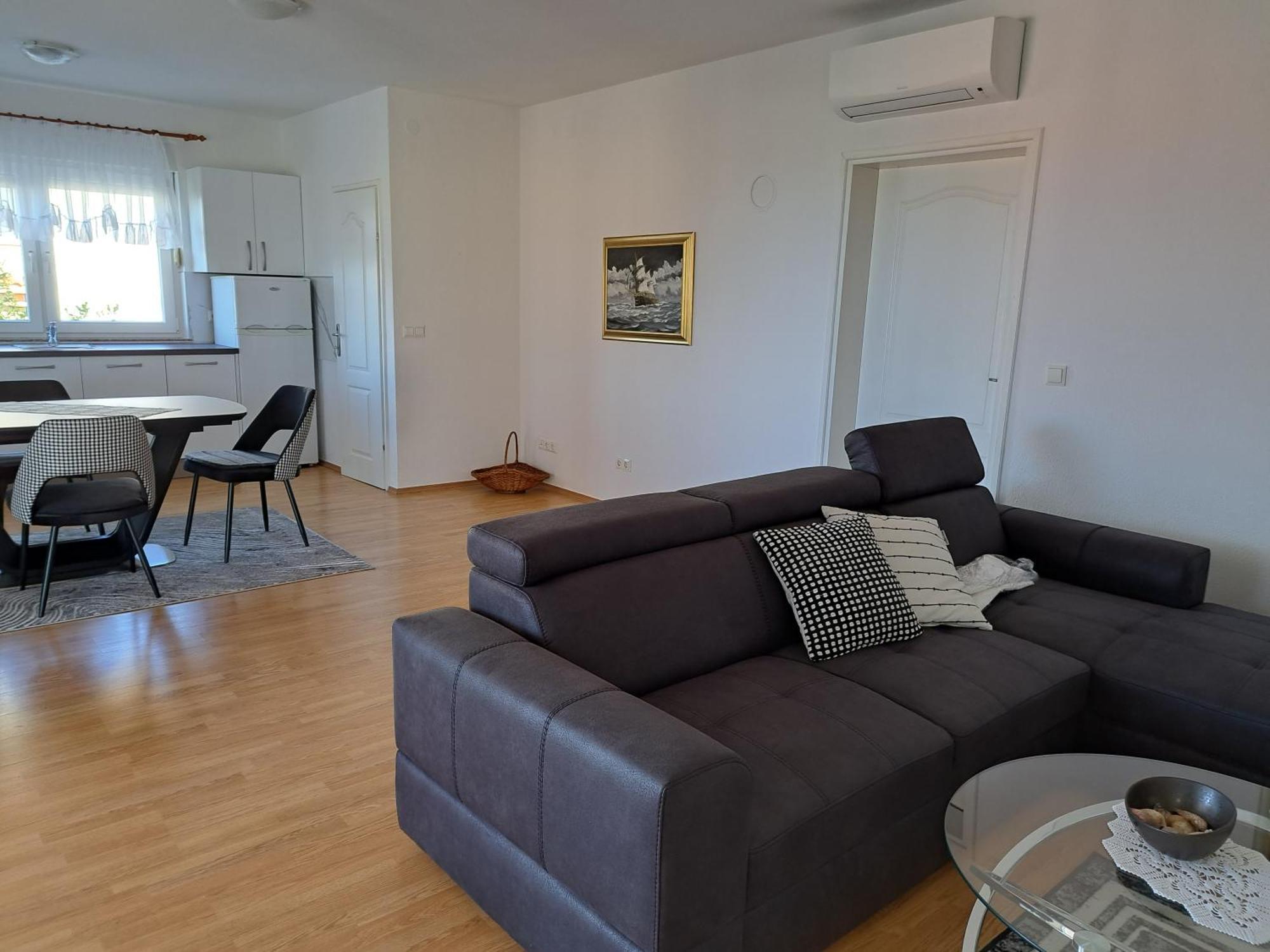 פובליאנה Apartments Pink House מראה חיצוני תמונה